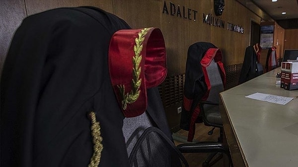 İstanbul Cumhuriyet Savcısı Ercan Kayhan yemek yediği restoranda uğradığı saldırı sonucu yaşamını kaybetti.