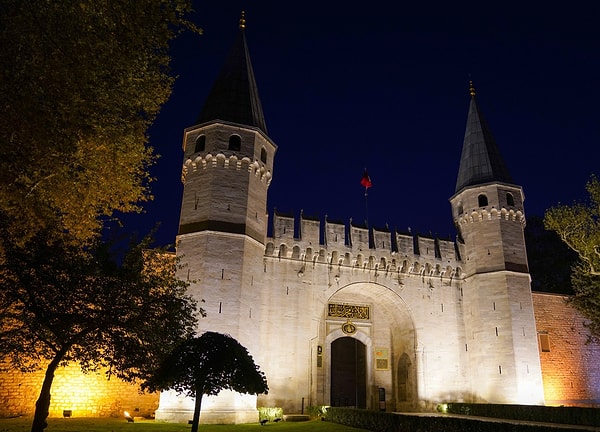 Why Should You Visit the Topkapi Palace Night Tour?