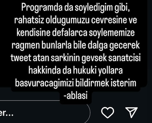 Kardeşi Tara Tokel'in açıklamasını hikayesine ekleyen Ala Tokel şarkı sahibine tepki gösterdi.