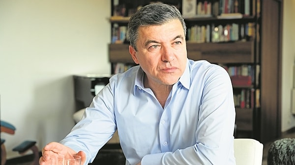 3 yıl önce FOX TV’den Halk TV’ye transfer olan İsmail Küçükkaya, geçtimiz günlerde Halk TV ile yollarını ayırmıştı.