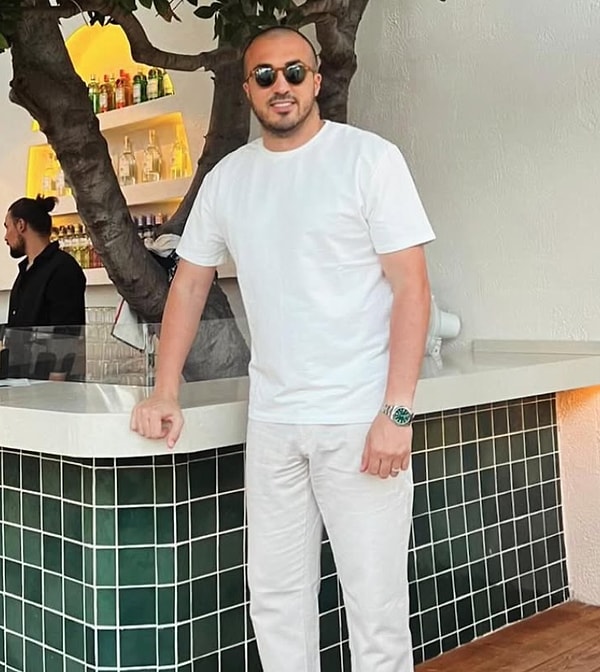 İzmir’in popüler tatil beldesi Alaçatı’da bulunan Aksakallı’ya ait işletmede çıkan silahlı kavga ise gündeme bomba gibi düşmüştü.