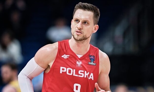Bu kez Bosna Hersek'i yenen Polonya'dan Mateusz Ponitka'dan yanıt geldi.
