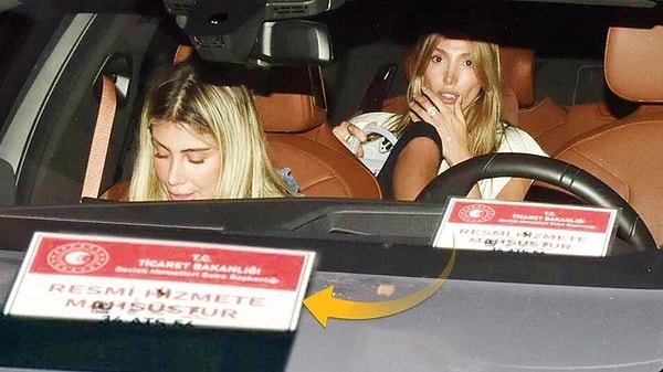 Şevval Şahin dün gece arkadaşlarıyla birlikte Bebek'te görüntülendi.