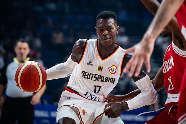 Milli takım kaptanı Schröder kendini Nowitzki ile kıyaslayarak asla onun gibi sevilmeyeceğini söyledi.