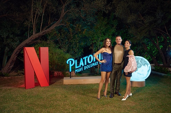 Netflix’in yeni projesi Platonik Mavi Dolunay Oteli, şimdiden merak konusu oldu.