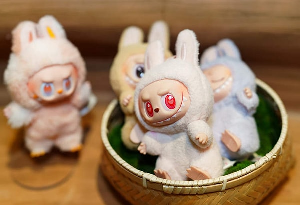 Karina, aldığı 100 bin rubleyi hiç düşünmeden harcadı.