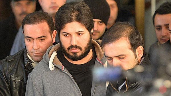 İlk olarak Ebru Gündeş'le evliliği ile adını sıkça duymaya başladığımız Reza Zarrab, Türkiye ve ABD’de yolsuzluk ve rüşvet iddialarıyla uzun süre gündemde kalmıştı.