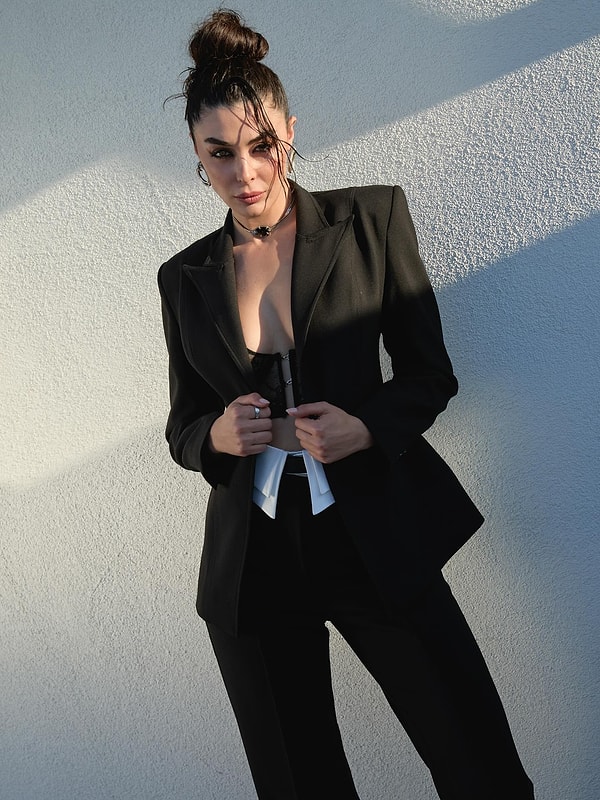 Eşref Rüya kadrosuna dahil olan yeni oyuncu Büşra Cebe oldu.