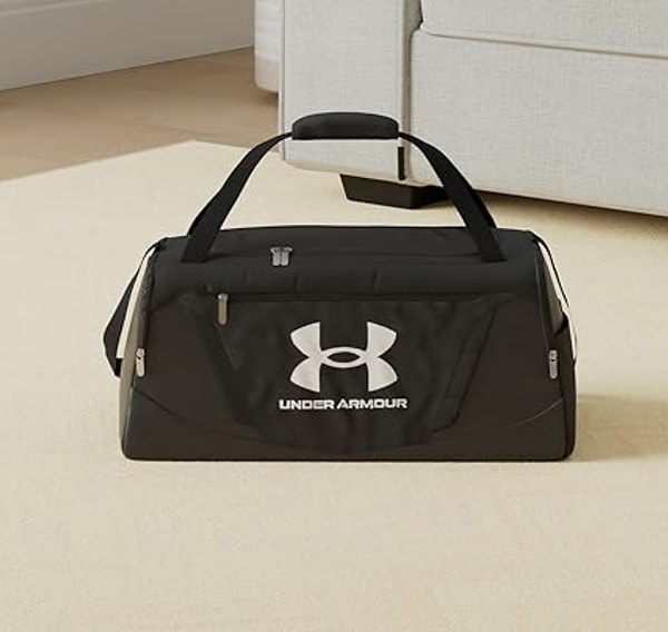 Under Armour UA Undeniable 5.0 Unisex Çanta, spora giderken ihtiyaç duyduğunuz her şeyi yanınıza almanız için geniş hacimli ve son derece dayanıklı bir çanta.