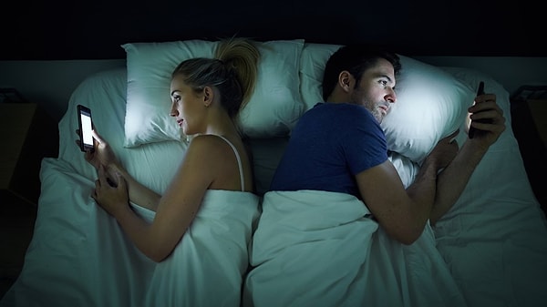 Mahremiyet şart: Aşırı paylaşım özel alanı daraltabiliyor.