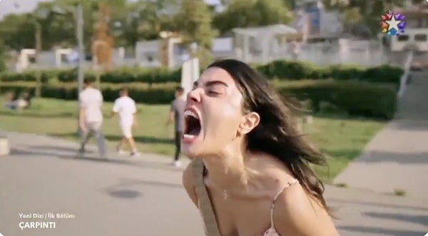 Çarpıntı'nın ilk bölümüne Lizge Cömert'in oyunculuğu damga vurmuştu.