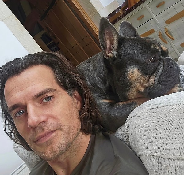 Geçtiğimiz saatlerde sosyal medya hesabından son halini gözler önüne seren bir fotoğraf paylaşan Henry Cavill, koca bir hayal kırıklığı yarattı.