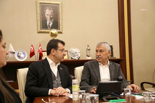 Ünlü gazeteci tutuklanma haberlerin CHP'li belediye başkanlarına bağladı.