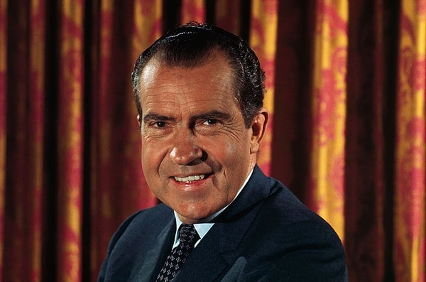 Geldik 1971 yılına… ABD Başkanı Richard Nixon, doları altından ayırma kararını açıklıyor. Ne demek bu?