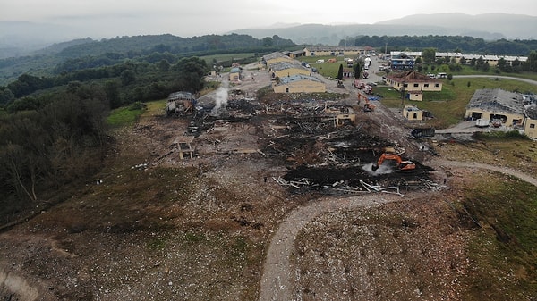 Sakarya'nın Hendek ilçesinde bulunan havai fişek fabrikasında 2020 yılında patlama meydana geldi. 7 kişinin hayatını kaybettiği davada karar çıktı. Fabrika sahibi tahliye edildi.
