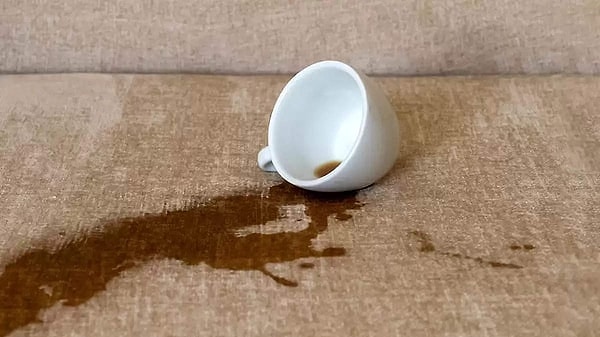 8. Çay lekesini limonla açabilirsiniz.