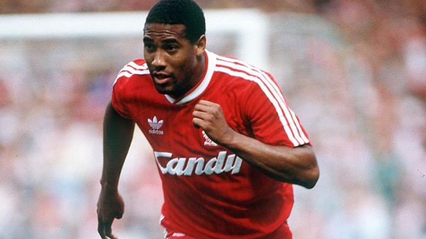 John Barnes, ayda 10 bin sterlin vergi ödediğini açıklamıştı.