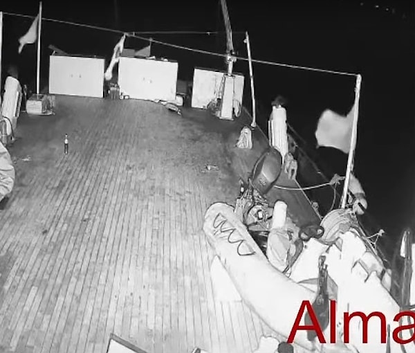 İsrail gemilere saldırarak gözaltı işlemleri uyguladı.