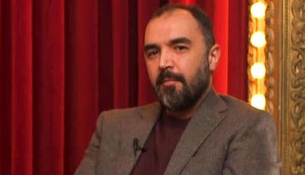 Ethem Özışık, 42. Altın Kelebek Ödülleri'nde En İyi Senarist Ödülü kazanarak kendini bir kez daha kanıtlamıştı.