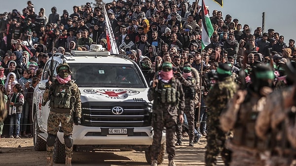 Hamas, İsrailli esirleri serbest bırakmayı kabul ettiğini ve müzakerelere hazır olduğunu duyurdu.
