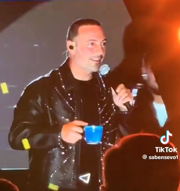 "Çok Güzel Hareketler Bunlar" adlı programla tanınan, ardından "3 Adam" gibi televizyon projelerinde boy gösteren Oğuzhan Koç son yıllarda şarkılarıyla öne çıkıyor.