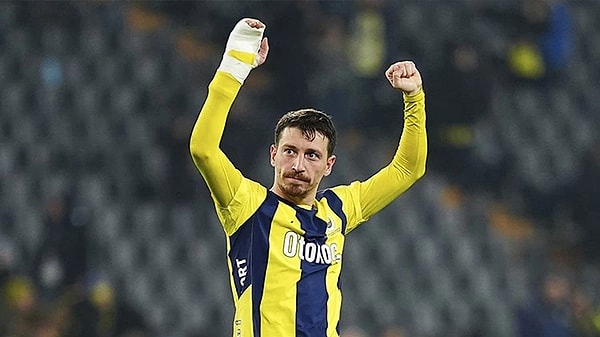 Mert Hakan Yandaş zaman zaman rakip taraftarlarla yaşadığı problemlerle gündeme geliyor.