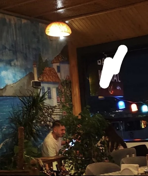 Sosyal medyada hızla yayılan bir fotoğraf, ortalığı karıştırmış, iddiaya göre Cemre Baysel ve Blok3, Karaköy’de bir restoranda baş başa görüntülenmişti.