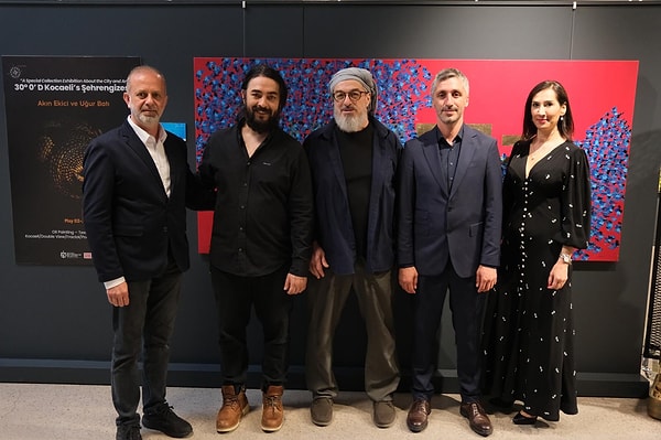Prof.Dr. Uğur Batı’nın yazdığı Şehrengiz kitabı çok özel bir kitap. 30° Doğu Meridyeni Kocaeli “Bir Zaman Fraktalı” koleksiyonu,  Mayıs 2025’te Seka Sanat İhtisas Merkezinde kapılarını sanatseverlere açmıştı. Bugüne kadar kentte, kente dair oluşturulmuş en büyük koleksiyonlardan biri olan bu çalışmanın kitabı hakkında ne düşünüyorsunuz?