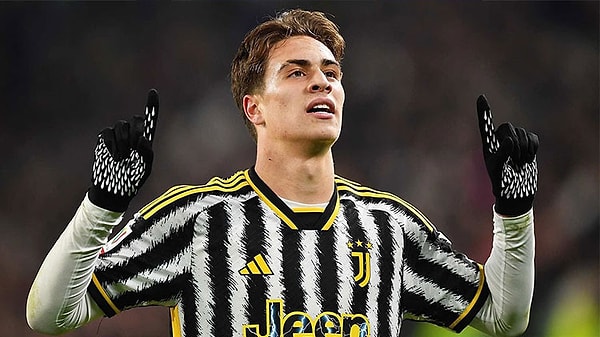 Juventus 10 numarası için hem içeride hem dışarıda yoğun bir çalışma yürütüyor.