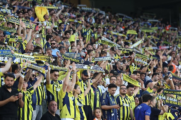 Polis 3 Fenerbahçe taraftarını arıyor.
