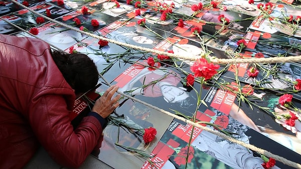 Türkiye, takvimler 10 Ekim 2015'i gösterdiğinde "Emek, Barış ve Demokrasi Mitingi" için Ankara Garı önünde toplanan kalabalığa yönelik düzenlenen terör saldırısıyla sarsıldı.