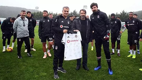 Zeki Demirkubuz'un fanatik Beşiktaşlı olduğunu bilmeyen yoktur.