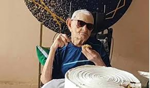 113 yıllık hayatına koca bir aile sığdıran Neto’nun 7 çocuğu, 22 torunu, 15 torununun çocuğu ve 3 torununun torunu bulunuyor.