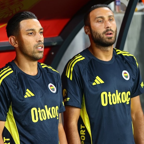 Fenerbahçe, İrfan Can Kahveci ve Cenk Tosun'un kadro dışı bırakıldığını açıkladı.