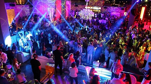 Zihinsel sağlık için gece kulüplerine gitmek öneriliyor.
