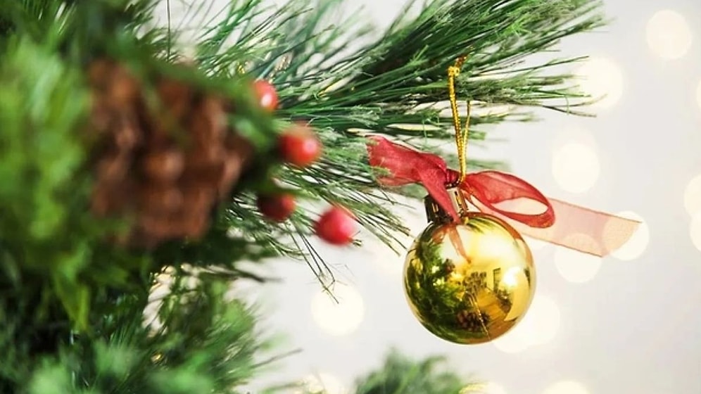 Christmas Trees May Not Be Big and Green Anymore! New trend: Wooden Christmas Tree!