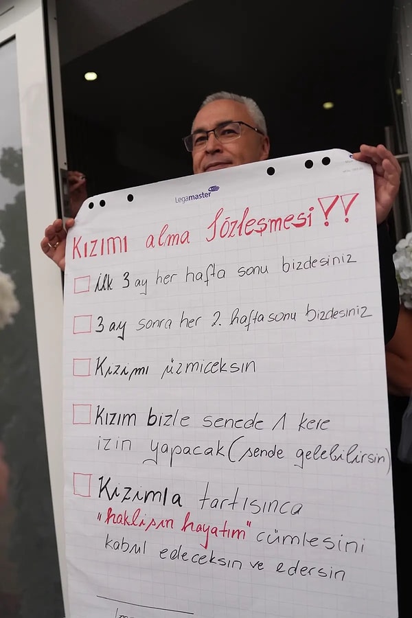 Baba damada sözleşme imzalattı.