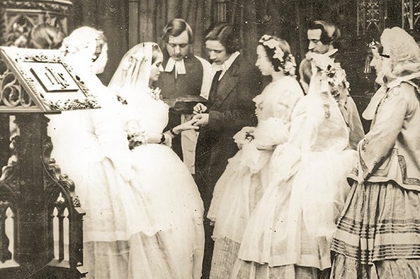 Throughout history, the color of the wedding dress varied according to societies and the conditions of the period.