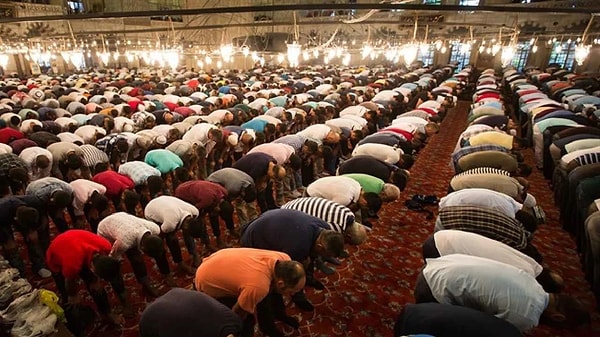 İl Milli Eğitim Müdürlüğü, resmi ve özel tüm liselerde öğrenim gören öğrencilerin cuma namazı ibadetlerini yerine getirmelerine yönelik kolaylık sağlanması için bir talimat yayımladı.