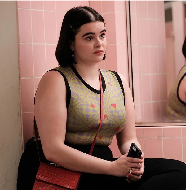HBO’nun sevilen dizisi Euphoria’da canlandırdığı Kat Hernandez karakteriyle akıllara kazınan Barbie Ferreira, kendine özgü tarzı ve vücut olumlama duruşuyla kısa sürede bir ikon haline gelmişti.