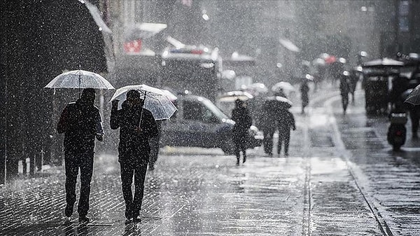 Türkiye’nin batısı hafta sonu kuvvetli yağışlara teslim olacak.
