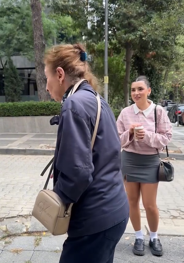 Buse Kurtuldu olayın şaşkınlığıyla ne diyeceğini bilememiş, kibarlığını da bozmamıştı.