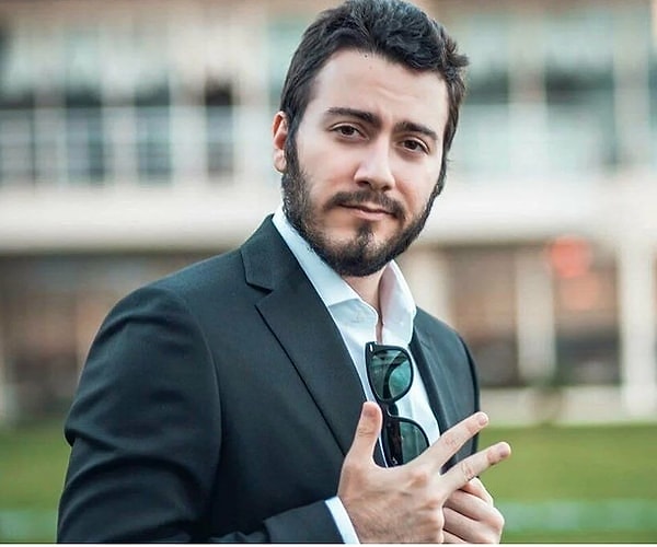 Bir zamanlar YouTube platformunun en bilinen isimlerinden biri olan Enes Batur, son zamanlarda sosyal medyada yaptığı paylaşımlarla kafaları karıştırmıştı.
