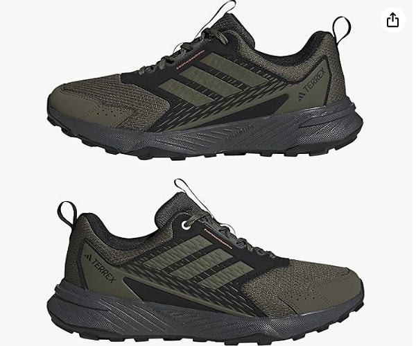 TERREX TRACEFINDER 2, özellikle outdoor aktiviteleri için tasarlanmış bir model olup, her türlü hava koşulunda rahat bir kullanım imkanı sunar.