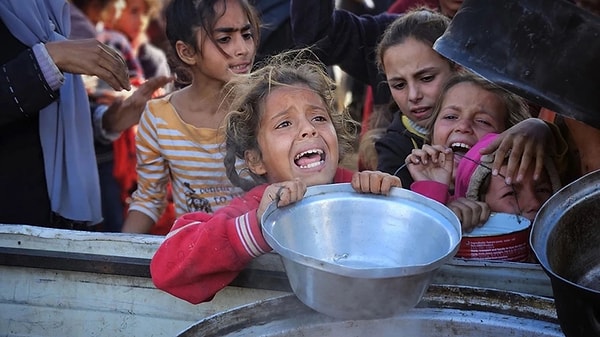 Belit Onay, a politician of Turkish origin who has been the Mayor of the Metropolitan Municipality of Hannover since 2019, has requested that 20 children from Gaza be brought to the country for medical treatment.
