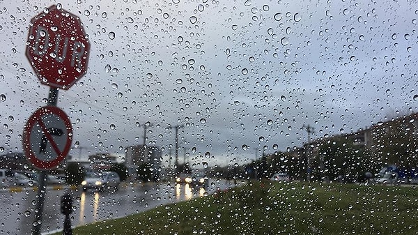 Meteoroloji Genel Müdürlüğü tarafından yapılan son değerlendirmelere göre, yurdun genelinin parçalı, yer yer çok bulutlu geçeceği tahmin ediliyor.