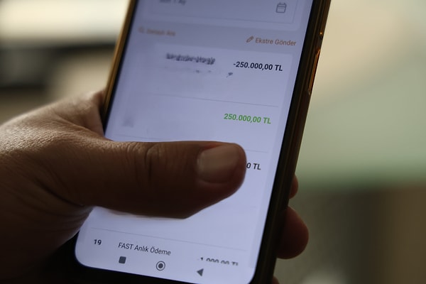 Elazığ’da hesabına 250 bin lira para girişi olan Vedat Şen isimli vatandaş, parayı gönderen kişiye iade etti.