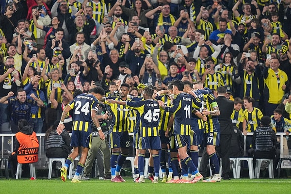 Kadroda dikkat çekici dokunuşlar vardı.