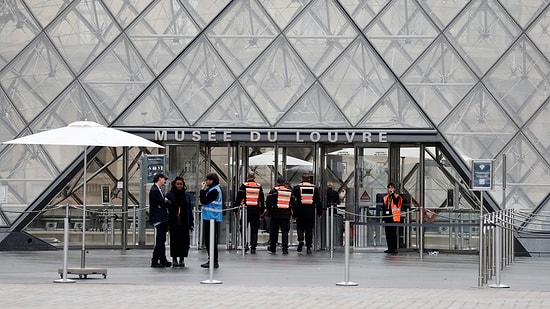 Claim That Valuable Jewels at the Louvre Museum Have Been Relocated