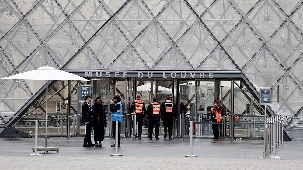 Claim That Valuable Jewels at the Louvre Museum Have Been Relocated